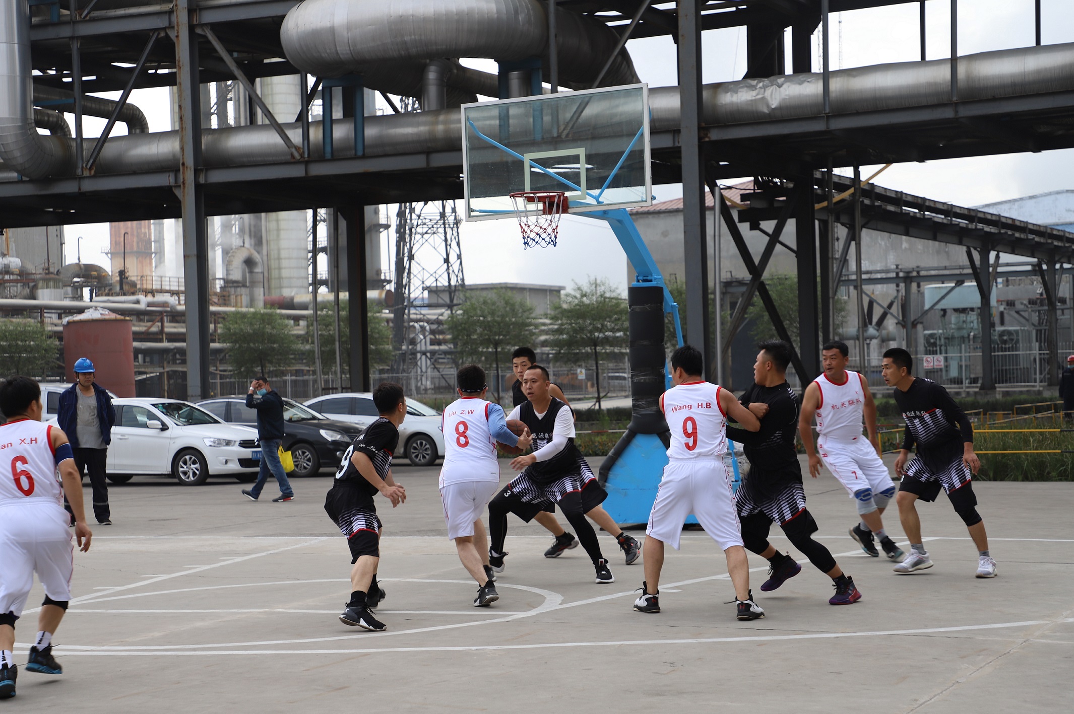 “迎国庆?凝多心”新型学徒职工 男子篮球角逐