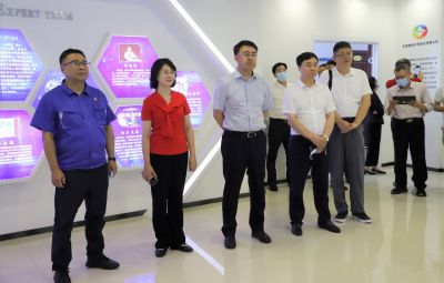 山南市政企调查团光临东升国际官网参观调查